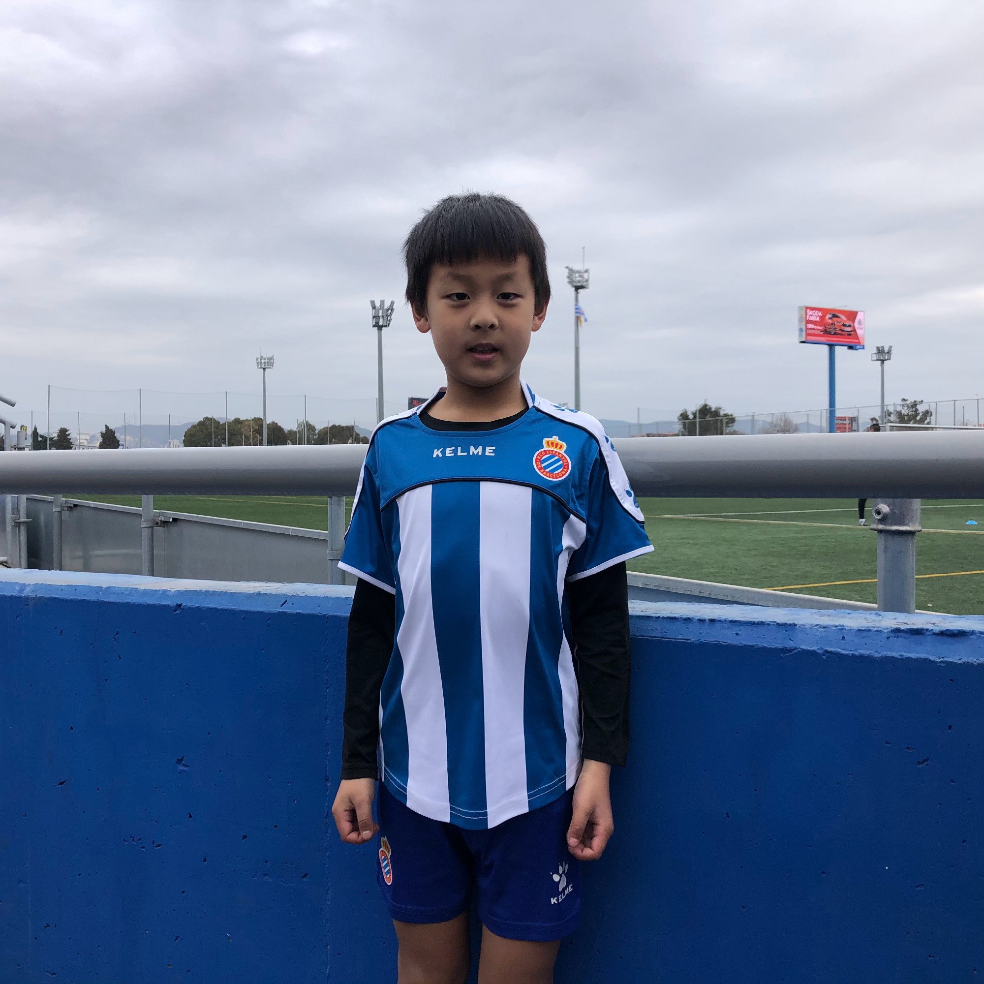 林德诺|记者：西班牙人足校有一名从中国来学球的6岁小孩，叫Alex