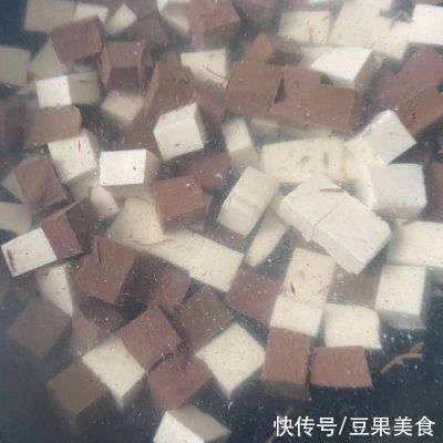 肉末|肉末双色豆腐这样做百吃不腻，吃1次不过瘾