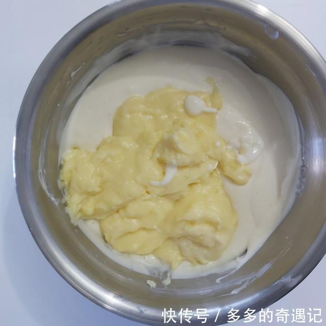 玉米淀粉|爆浆椰浆芝士奶盖蛋糕,切开一小口,竟然还是爆浆效果