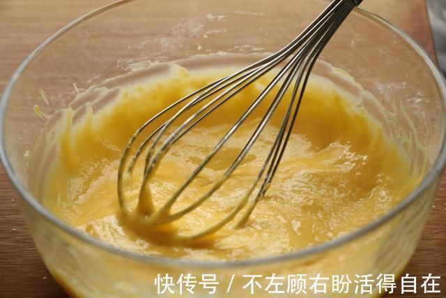 烤箱|鸡蛋面粉这样做太好吃了，不用烤箱平底锅就搞定，无油无水超解馋