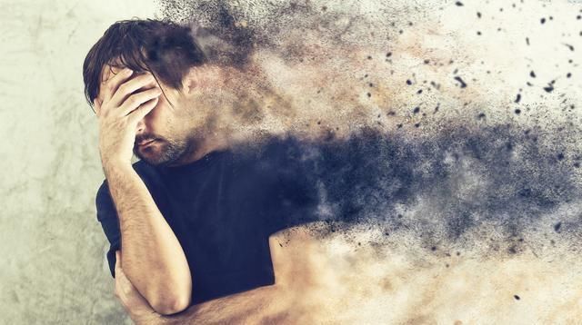晚上的时|长时间抽烟的人身体若没有“这3种表现”,恭喜你,肺部还算健康