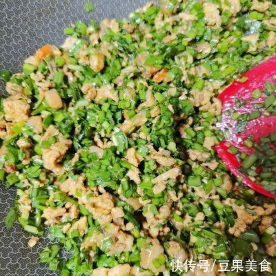 自从学会韭菜海鲜盒子，我就不想再吃外卖了