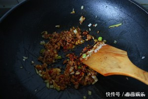 大厨教你正确做“鱼香茄子”，不用油炸，营养美味，好吃又下饭！