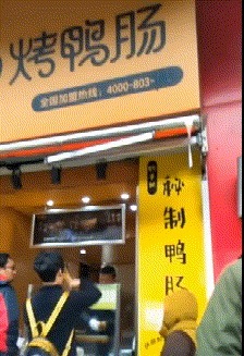 |搞笑GIF:超喜欢这类运动,虽然不刺激,但是超搞笑。