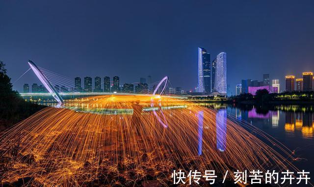 gdp|南京和杭州的差距在哪里呢综合实力不次于杭州，房价不如杭州吗