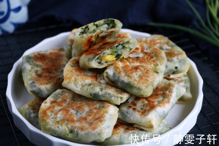 一把韭菜5斤饺子皮,做懒人早餐,比韭菜盒子好吃,一口气吃10个