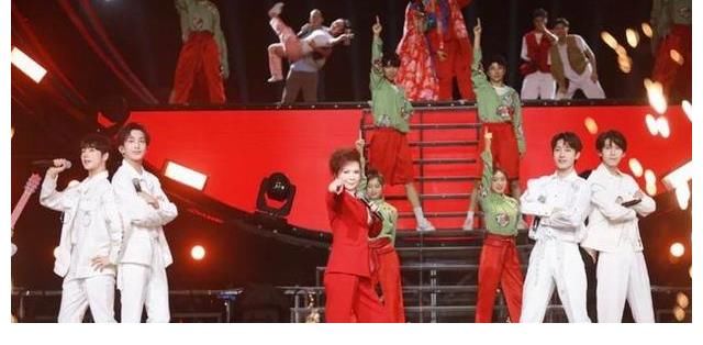 天团|央视七夕力压《快本》夺收视第一,周深张杰献唱,主持天团显威力