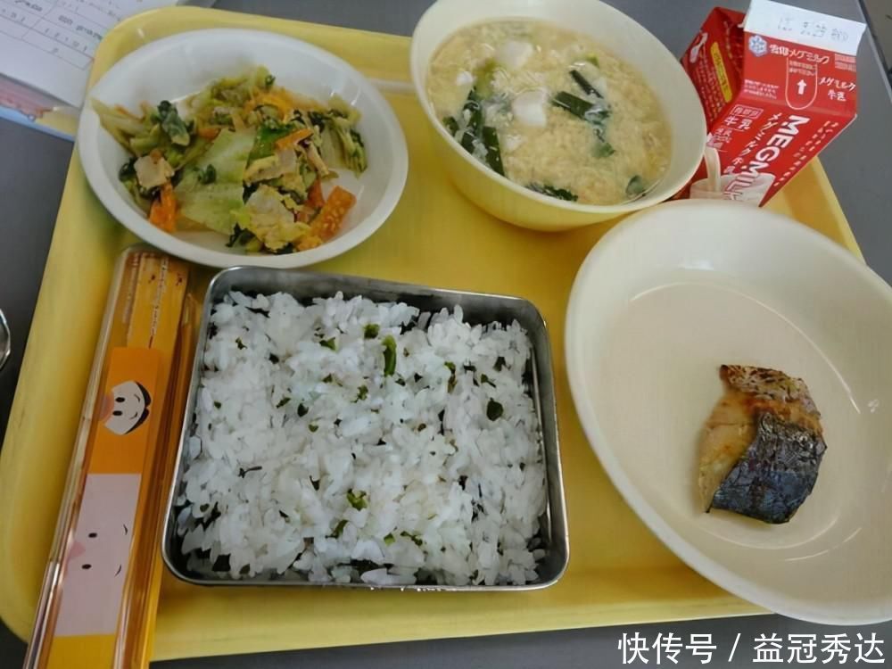 饭菜|幼儿园老师晒孩子“吃午饭”,细心家长察觉不对劲,怒斥:过分