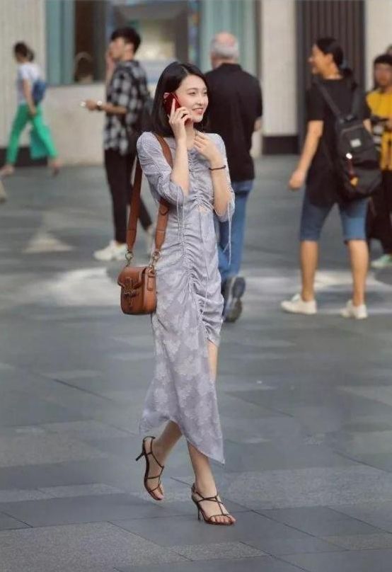 清秀|街拍:身材出众傲人的小姐姐,容颜清秀甜美真耐看