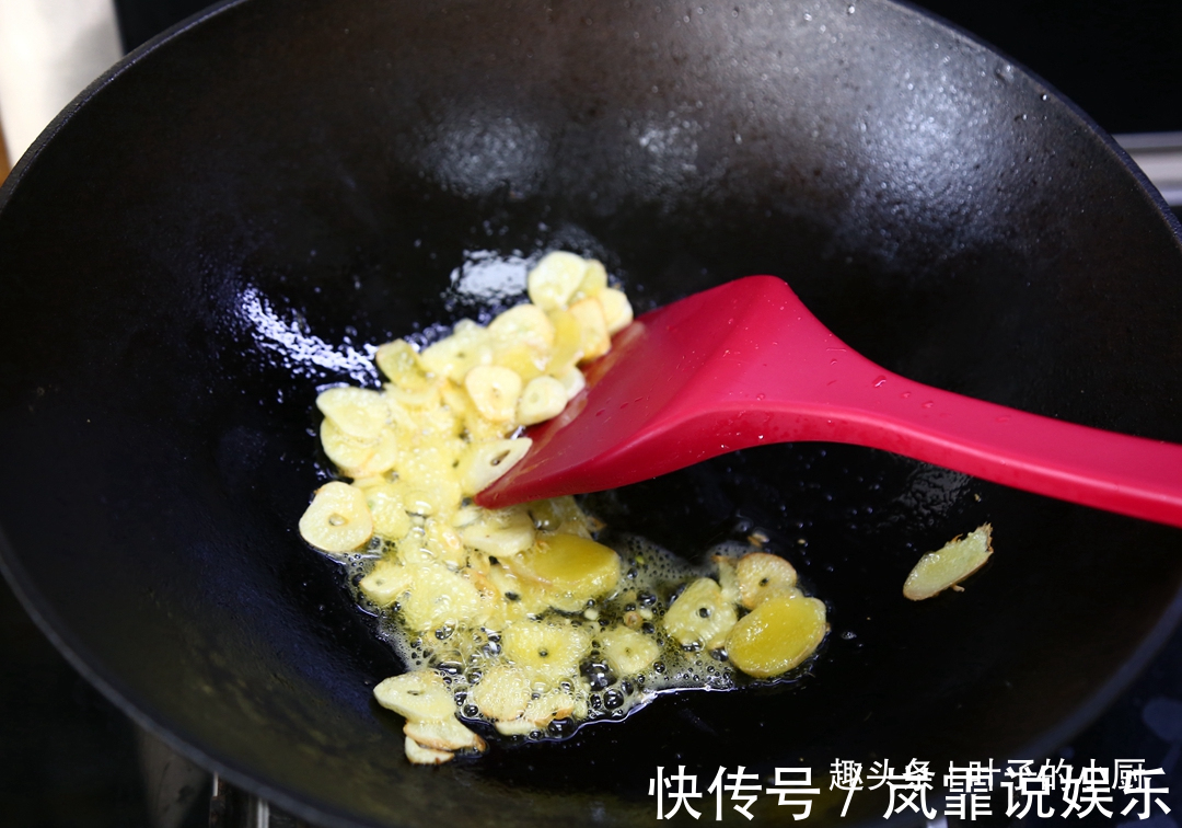 真正好吃的上汤娃娃菜,要想汤鲜,只需要一个小技巧,做法超简单