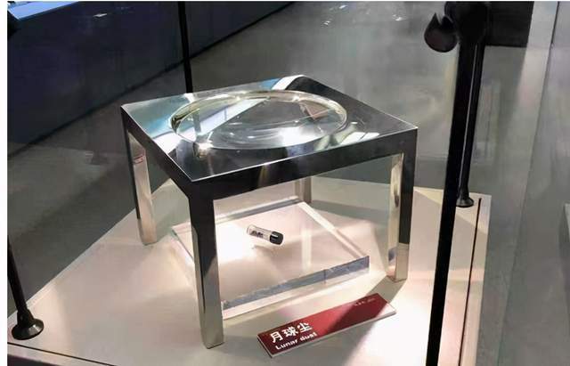 中国 嫦五怎么没消息了,美国登月是拍的?中国用0.5克赠送岩石揭秘