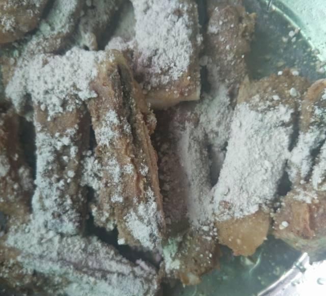 金牌蒜香骨,香酥可口,特别美味,不亚于外面的餐馆