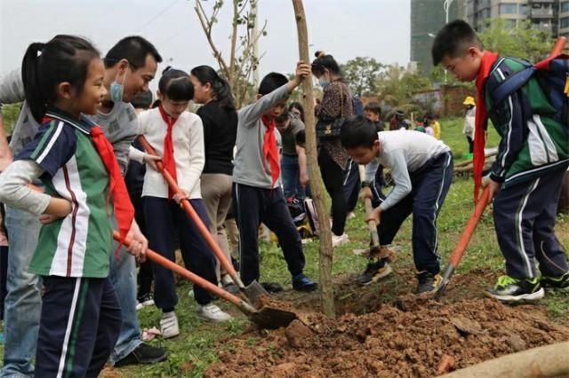 广西药用植物园“亲近自然 守护绿色”第一期科普公益讲座暨主题植树活动圆满结束