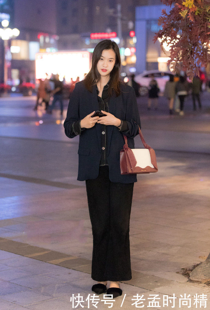 街拍: 不同穿搭更加突出自己的气质和身材, 时尚感明显提升