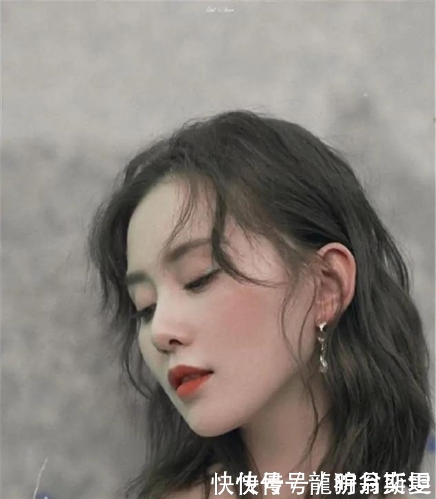 女人头发别瞎剪，今秋选这3款“发型”就对了，时髦显脸小