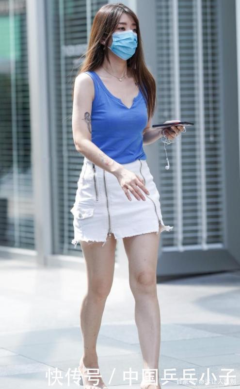 身材 蓝色背心配牛仔包臀裙,时尚清爽,显身材有气质