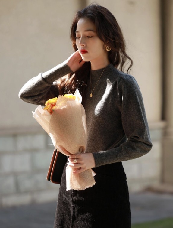 冬天|冬天也要穿的好看精致,试试“针织衫+半身裙”,氛围感觉了!