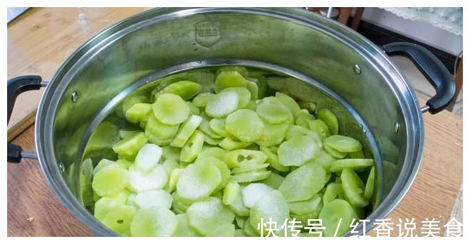 这5种蔬菜晒干后,比新鲜的好吃太多!炖肉炒菜都行,放1年不坏