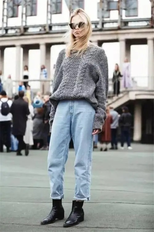 阔腿裤大势已去,今年流行“毛衣+直筒裤”,时髦显瘦,还显腿长
