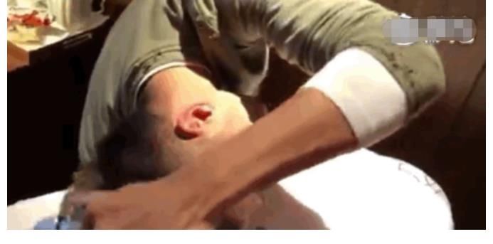 謝霆鋒用熨斗燙頭，手勢(shì)熟練不怕失誤，身高猛增效果驚人過(guò)于硬核