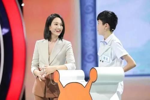 你觉得朱丹的情商怎么样,适合做主持人吗?