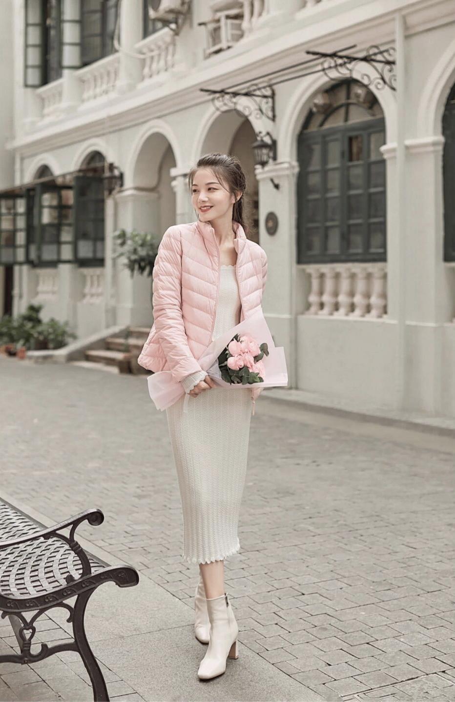 穿搭|降温没“羽绒服”真不行,少女们都爱这4个款,青春洋溢又保暖