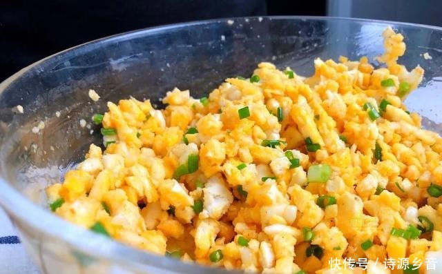 冰箱|冰箱里的剩馒头,换个花样做,外酥里嫩,个个金黄,简直好吃上天