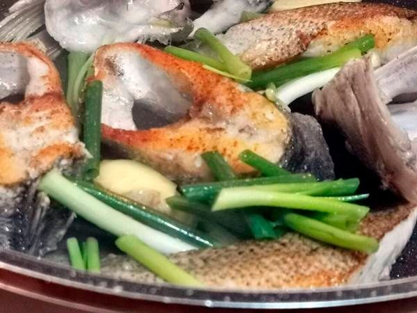 鱼炖豆腐,怎么煮都好吃,冷水或热水下锅才能最美味呢?