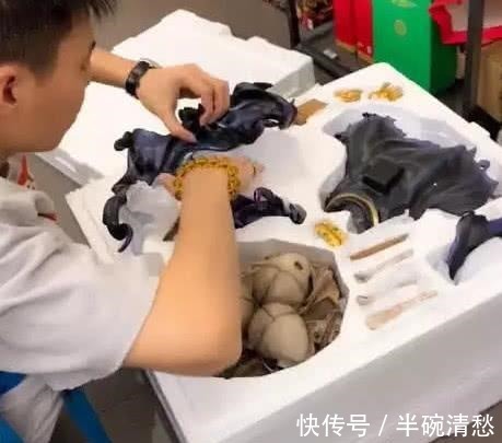 手办|海贼王,土豪用老爹大刀给黑胡子手办开箱,让网友不开心!真香