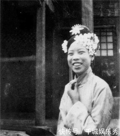 文绣|老太太拿祖传金钗去鉴定,专家一看懵了,恭敬问她:您父亲是?