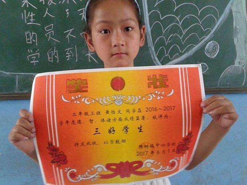 朋友|妈妈发朋友圈，炫耀4岁女儿得奖状，朋友回复最好看仔细再发吧