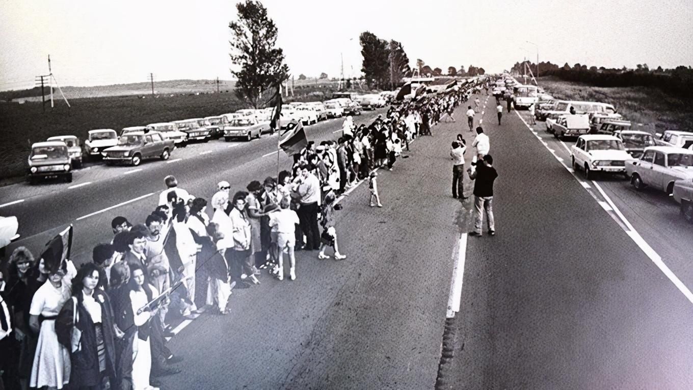 解体|200多万人手拉手组成人链，苏联迎来解体浪潮