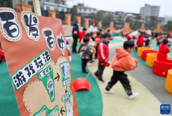 四川省华蓥市杜家坪幼儿园！萌娃逛“庙会” 迎新年