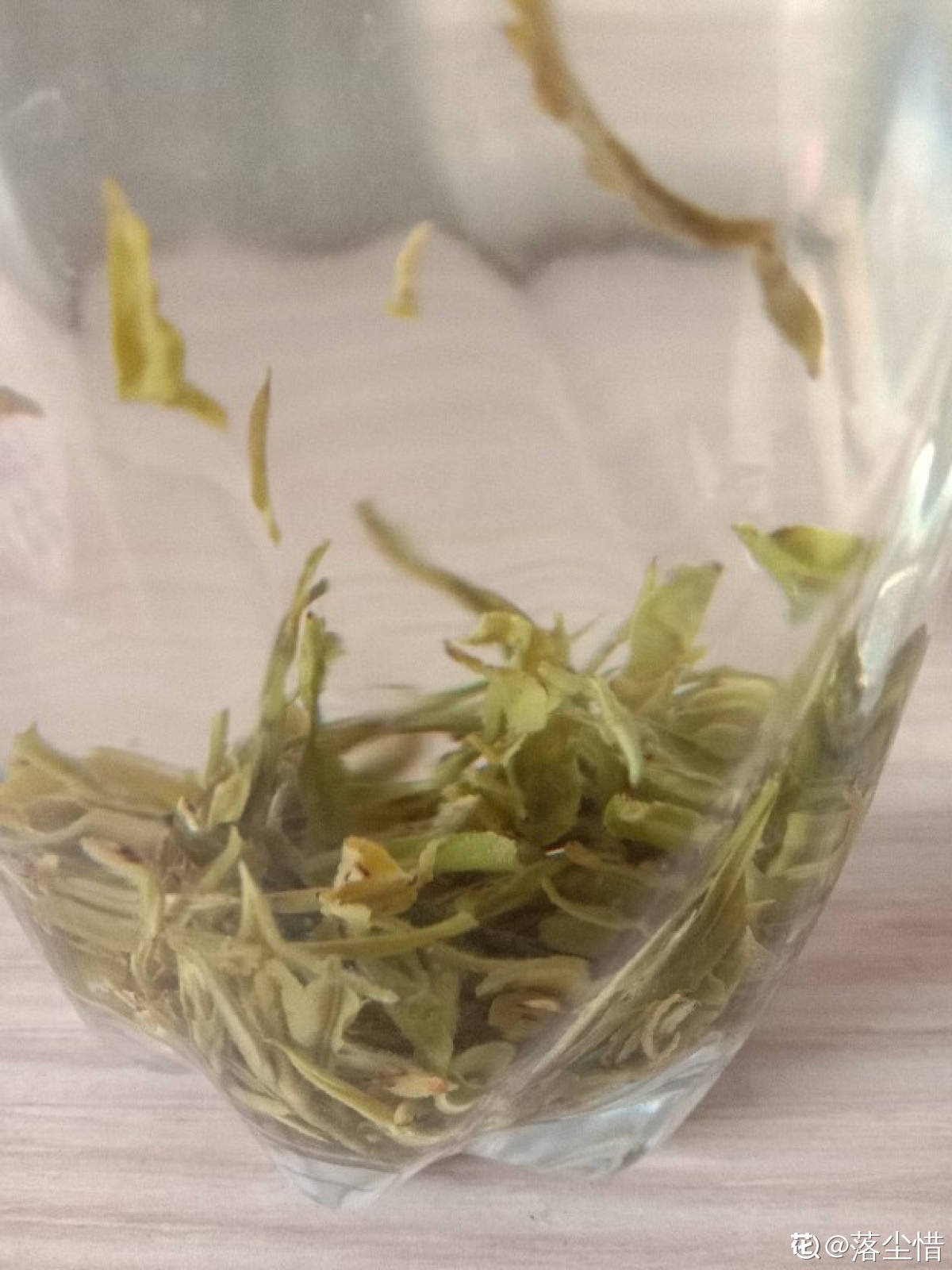 老人|茶叶扔掉太浪费，泡过的、过期的还能这样用，家里老人都不知道