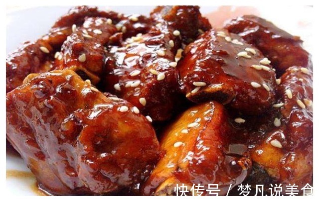 十分正宗的糖醋排骨做法,仅用糖和醋来调味,做出来色泽鲜红入味