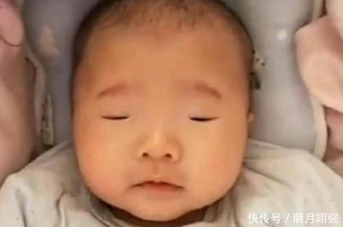 新生娃|新生娃出生7天迟迟不睁眼,父母急忙送医后,医生却不厚道的笑了
