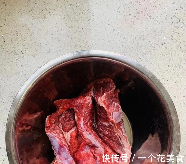 食牛腩|时光分两半，一半好消磨，一半食牛腩！