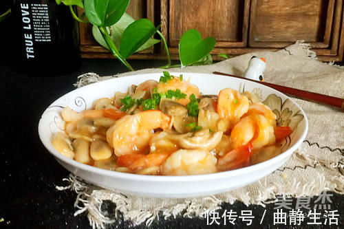 碱性食物|老中医不会告诉你，女人要常吃这碱性食物，皮肤白嫩，头发也乌黑