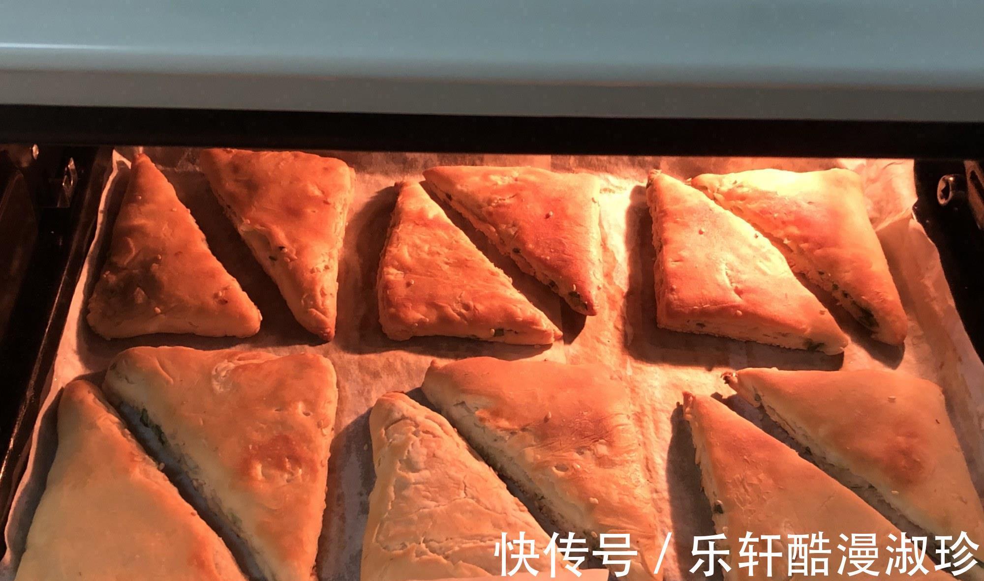 干面粉|三角葱油饼制作简单,一卷一切就成,可烙可烤,焦香酥脆