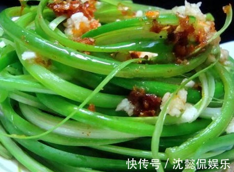 手撕蒜薹|好吃又开胃,脆嫩可口倍儿下饭,几分钟就上桌,孩子爱吃哒美味