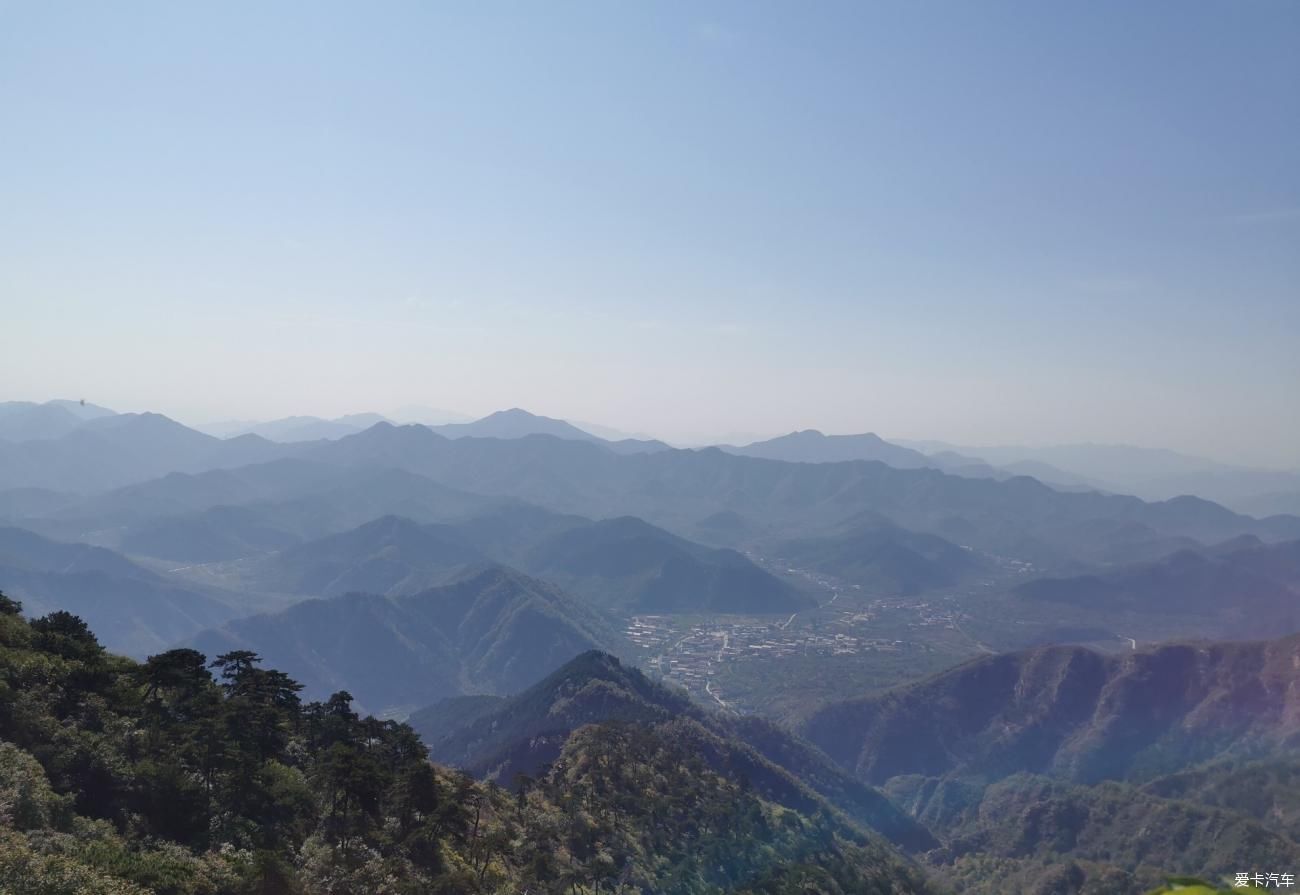 景忠山素有“灵山秀色”之美称