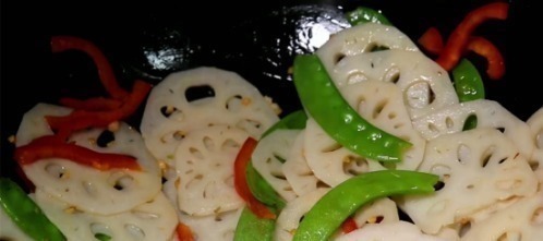 白醋|莲藕一焯水就变黑?大厨:牢记一招,保证藕片白净爽脆,更入味