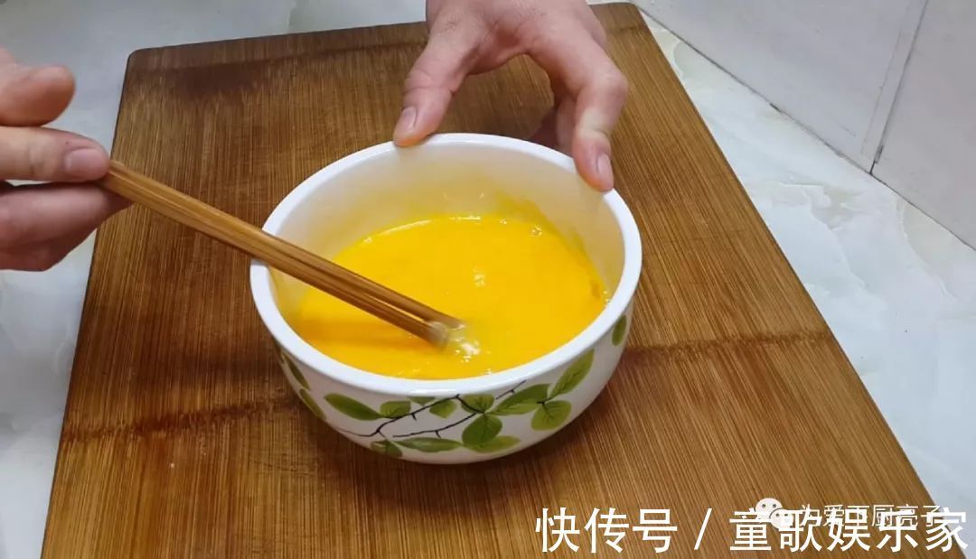 5个鸡蛋,1斤面粉,锅里一炒,做出创意小零食,比蛋糕好吃十倍