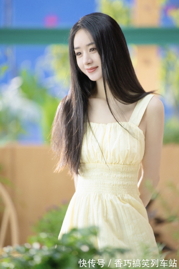 赵丽颖录节目沉默寡言状态差,何炅耿直提醒:麻烦偶尔说几句话