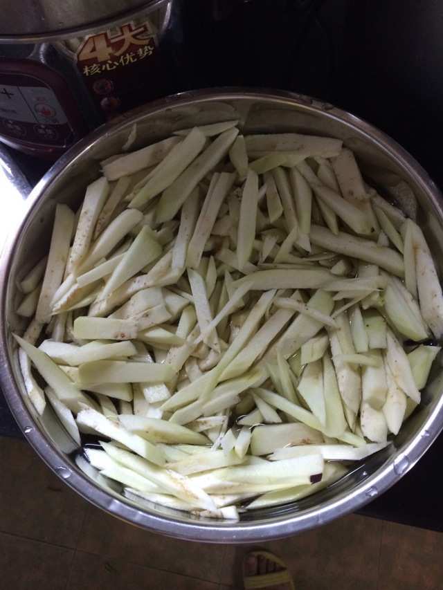 炒茄子|炒茄子该什么时候放油原来我们都错了,难怪做出来那么难吃