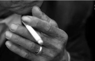 男人为了避免身体衰老，尽量远离两种食物，减少两种习惯!