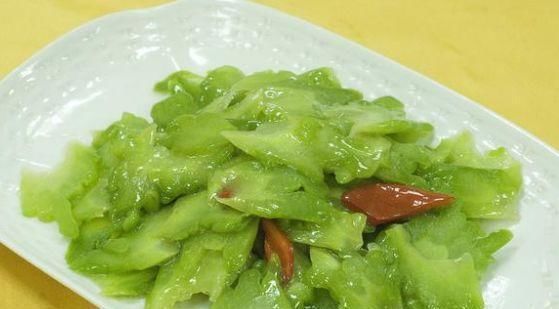 清肠排毒|常食苦瓜可清肠排毒，但吃完苦瓜一小时内，别碰此物，早知早好