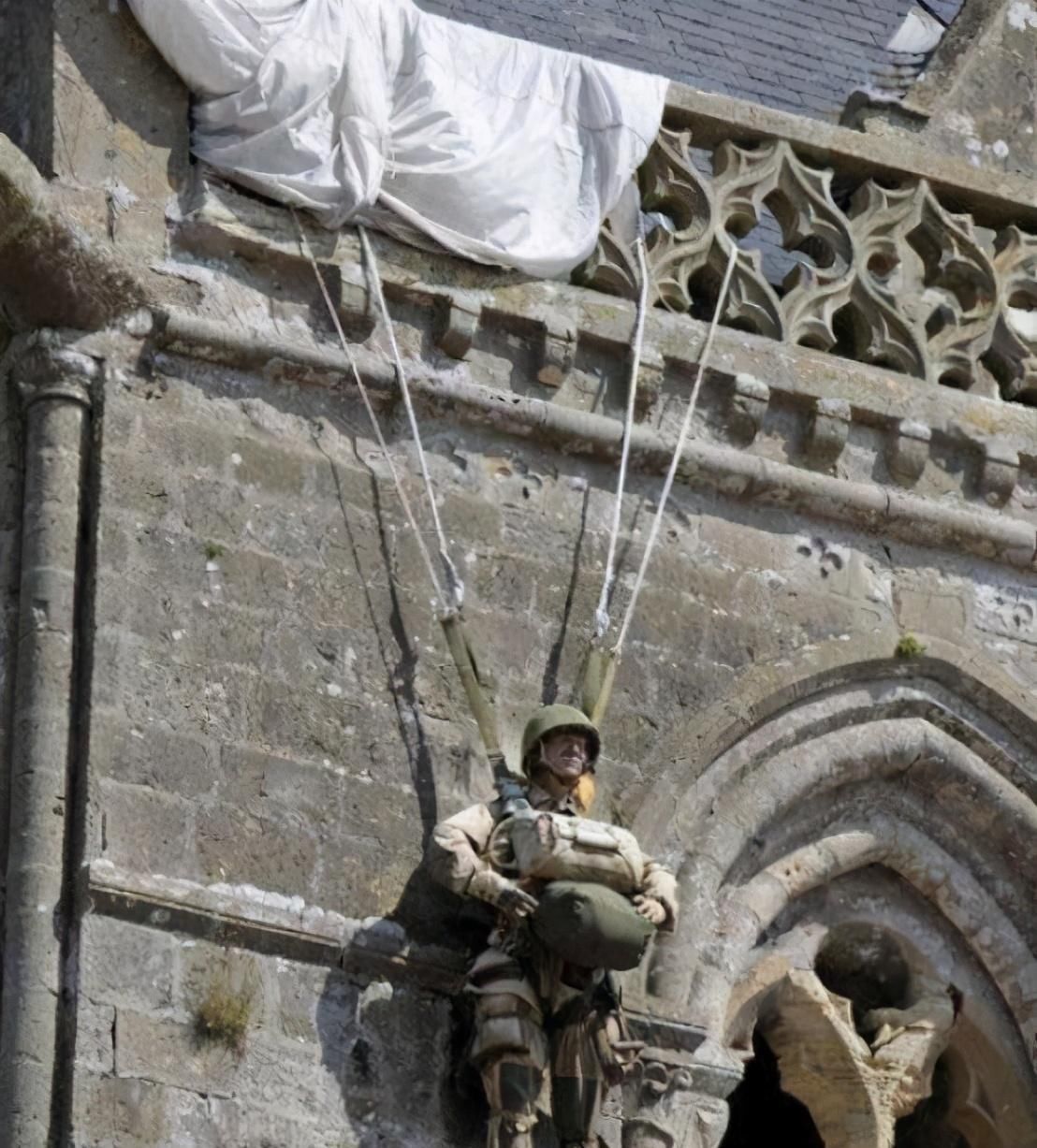 士兵|二战中一位美国空军装死保命，之后不仅获得嘉奖，还被后世铭记！