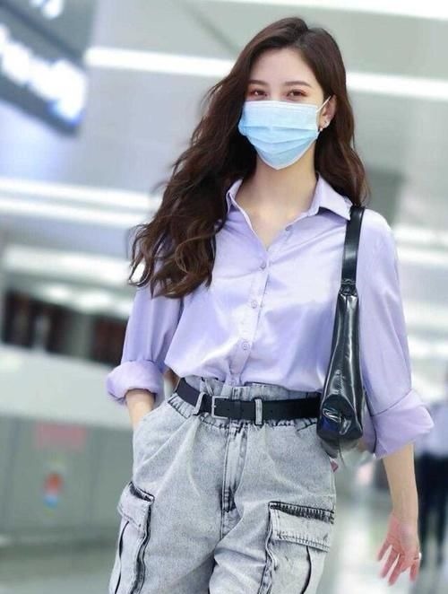 紫色 小姐姐气质真是绝了,衬衫配牛仔短裤文艺高级,太有明星气质