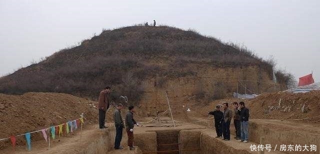 文物|花50万找土夫子来盗墓,一件石椁就卖100万美元,事迹被拍成电影